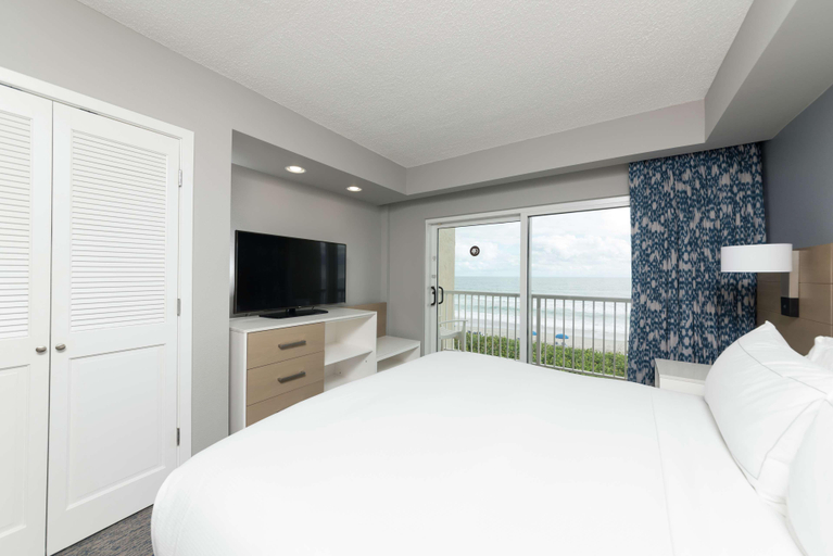Bedroom 3, DoubleTree Suites Hotel Melbourne Beach Oceanfront, Brevard