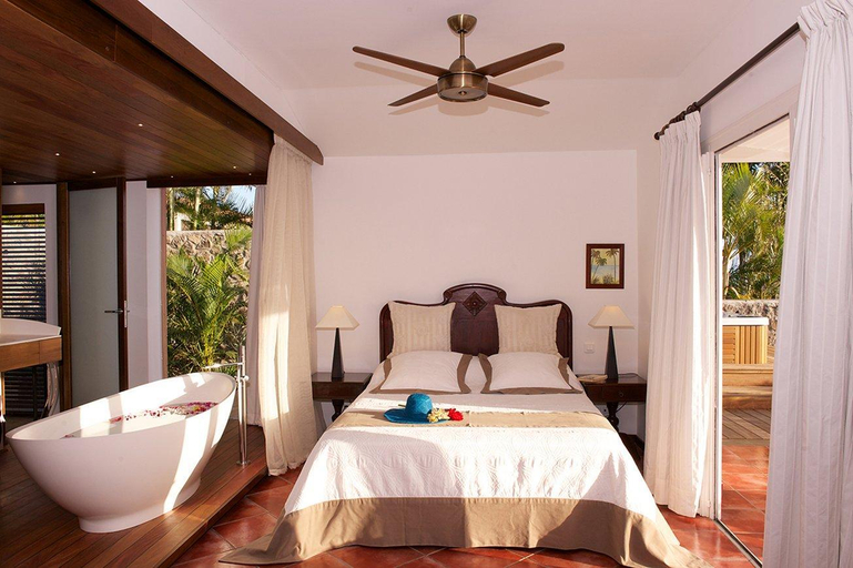 Bedroom, Blue Margouillat Seaview Hotel, Saint-Leu