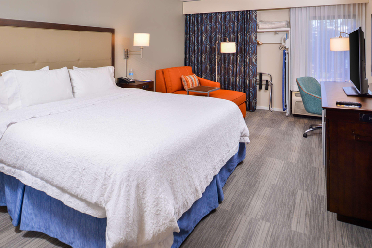 Bedroom 3, Hampton Inn Seattle-Airport, SeaTac