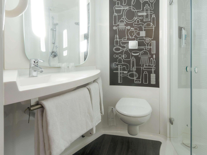 Bathroom 11