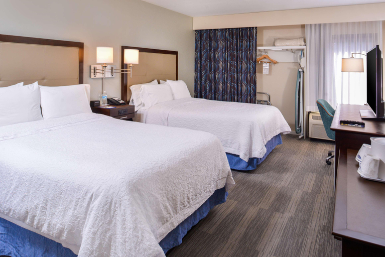 Bedroom 3, Hampton Inn Seattle-Airport, SeaTac