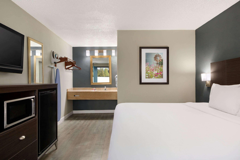 Public Area 2, Baymont By Wyndham Wilmington, New Hanover
