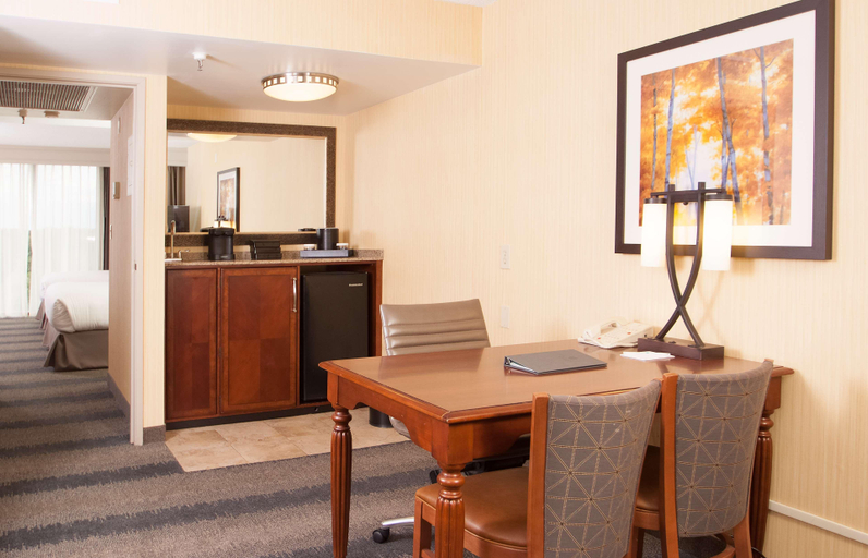 Bedroom 3, Embassy Suites Bloomington Minneapolis, Hennepin