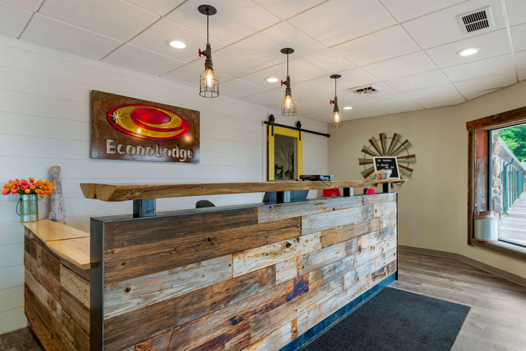 Public Area 2, Econo Lodge Lakeview, Marquette