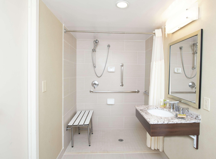 Bathroom 4, Hilton Arlington National Landing, Arlington