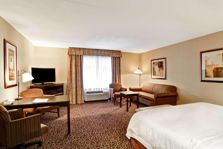 Bedroom 3, Hampton Inn by Hilton Sudbury, Greater Sudbury