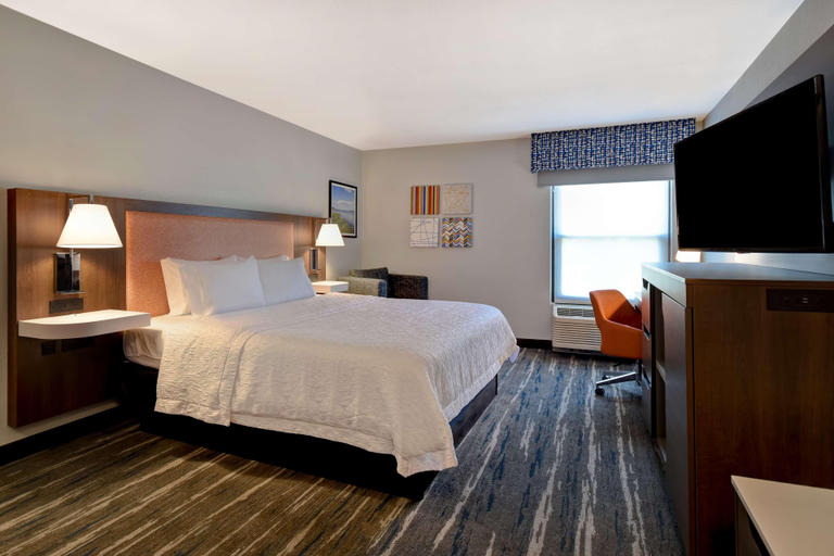 Bedroom 3, Hampton Inn Potomac Mills/Woodbridge, Prince William