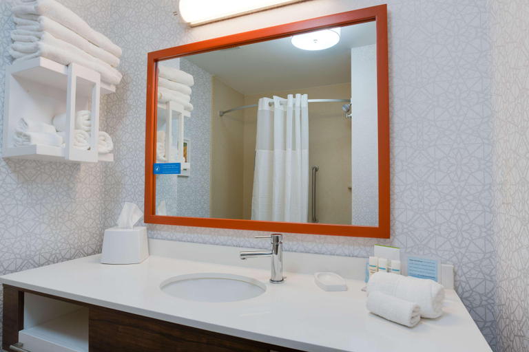 Bathroom 4, Hampton Inn & Suites Ft. Lauderdale/Miramar, Broward
