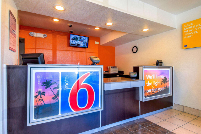 Public Area 2, Motel 6 Los Angeles Pamona, Los Angeles