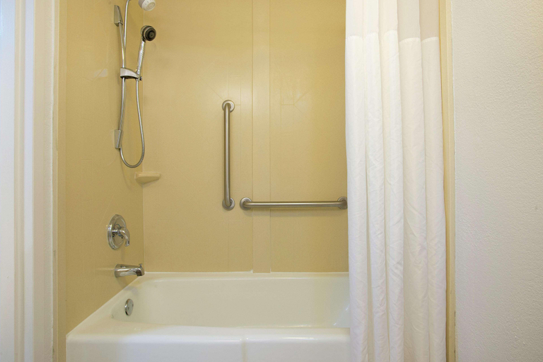Bathroom 4, Hampton Inn Hilton Head, Beaufort
