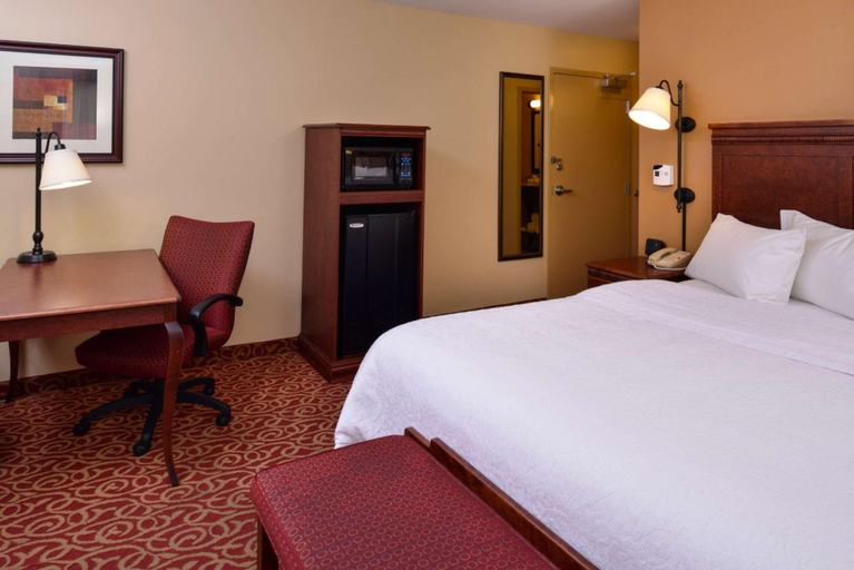 Bedroom 3, Hampton Inn Lincoln , Logan