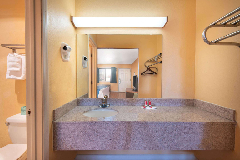 Bathroom 5, Travel Inn Kingman Route 66, Mohave