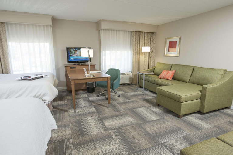 Bedroom 3, Hampton Inn & Suites Cincinnati-Union Centre, Butler