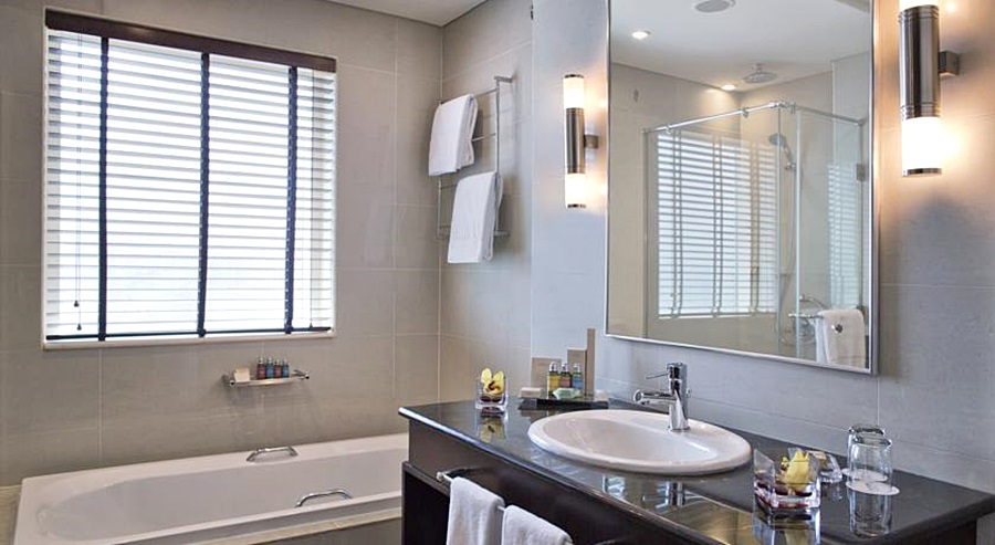 Bathroom 5, Radisson Blu Hotel Dubai Barsha Heights, Dubai