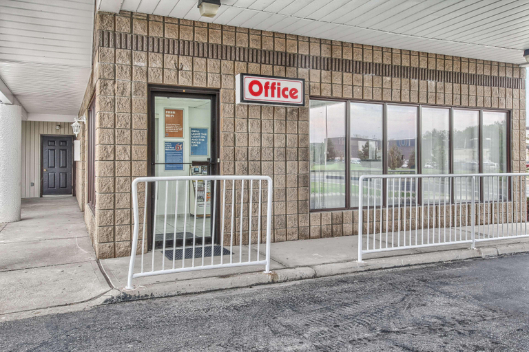 Public Area 2, Motel 6 Windsor On, Essex