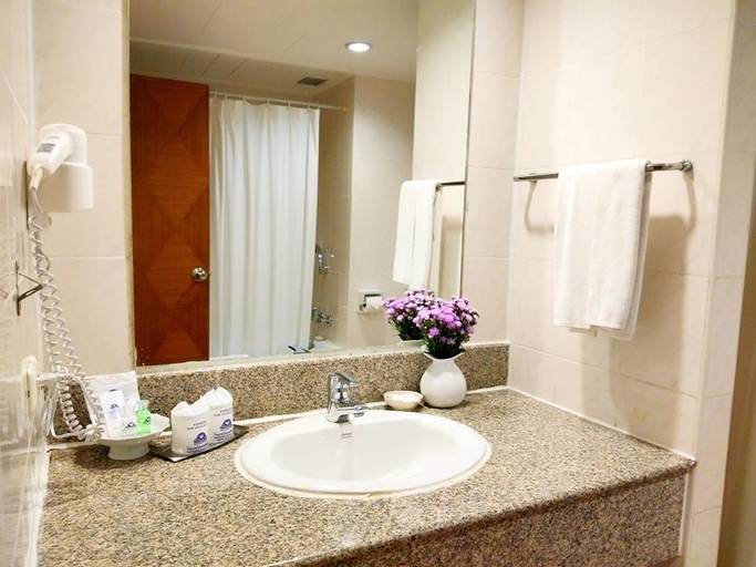 Bathroom, Diamond Plaza Hotel, Muang Surat Thani