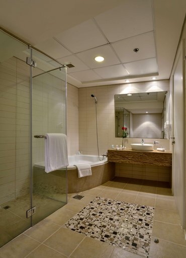 Bathroom 5, Oaks Liwa Heights Hotel Suites, Dubai