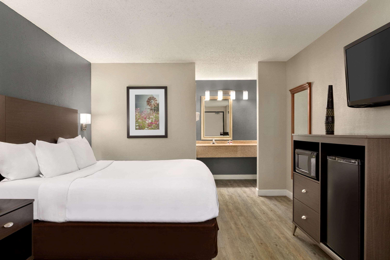 Bedroom 3, Baymont By Wyndham Wilmington, New Hanover