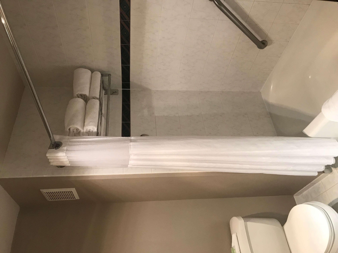 Bathroom 5, Shilo Inn Suites Hotel - Klamath Falls, Klamath