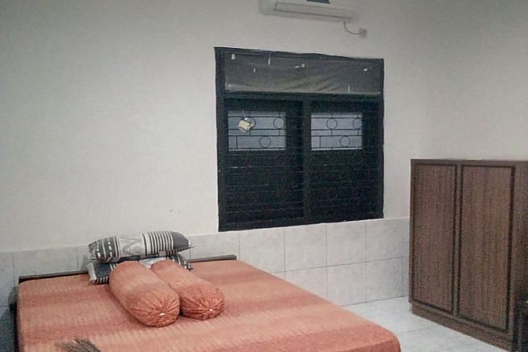 Others, Kozi Kost, Malang