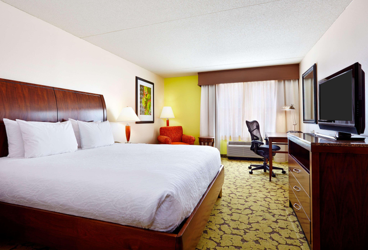 Bedroom 3, Hilton Garden Inn Omaha Downtown/Old Market Area, Douglas