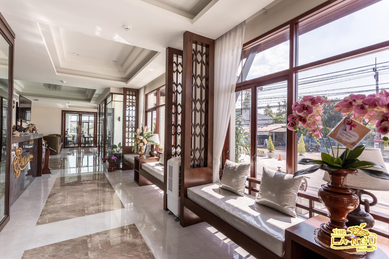 Public Area 3, The La-Ngu Boutique, Langu