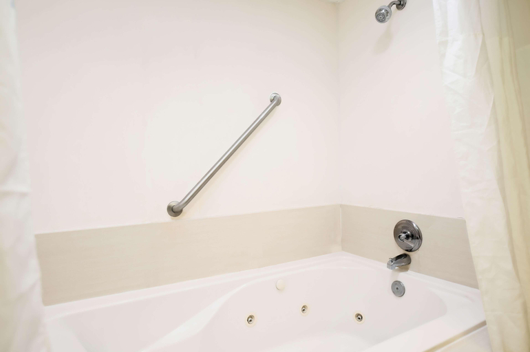 Bathroom 4, Hampton Inn Richmond-Mechanicsville, Hanover