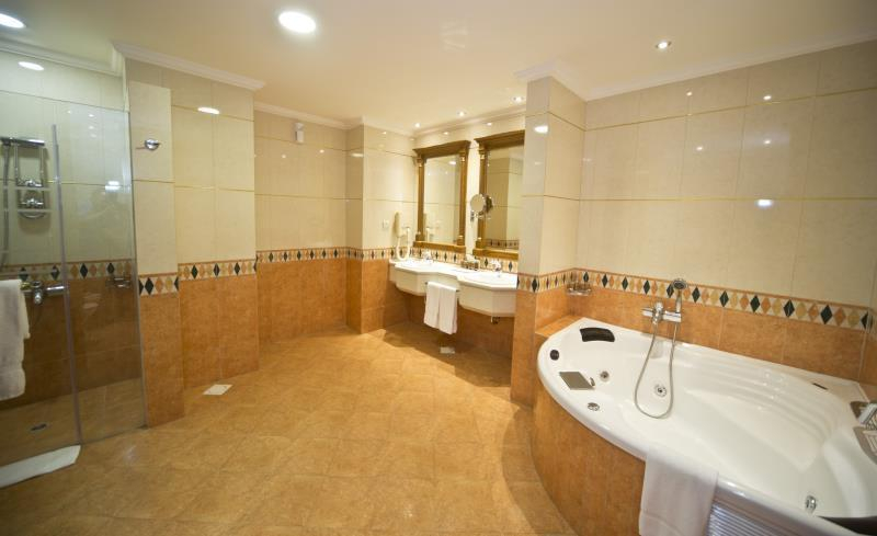 Bathroom 5, Bristol Hotel, Wadi Essier