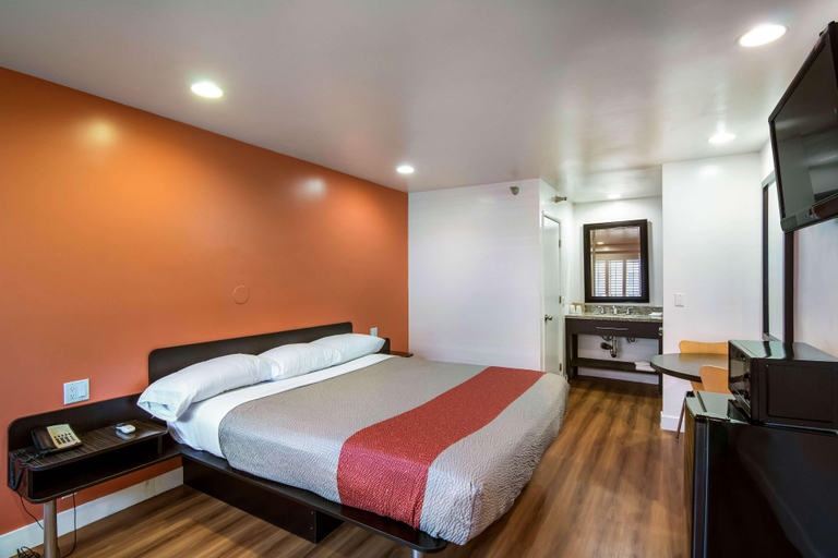 Bedroom 3, Rodeway Inn, Los Angeles