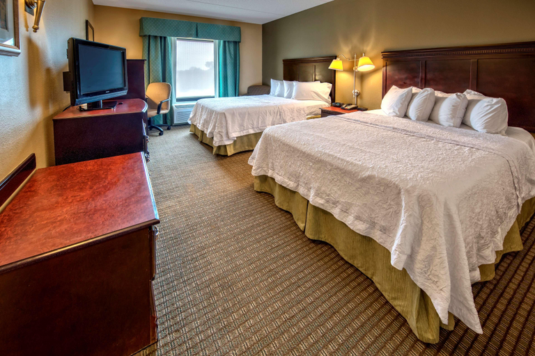 Bedroom 3, Hampton Inn Rochester Irondequoit, Monroe