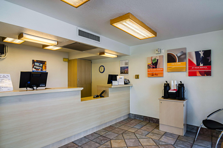 Public Area, Motel 6 Barstow, San Bernardino