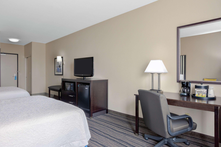 Bedroom 4, Hampton Inn & Suites Mountain View, Santa Clara