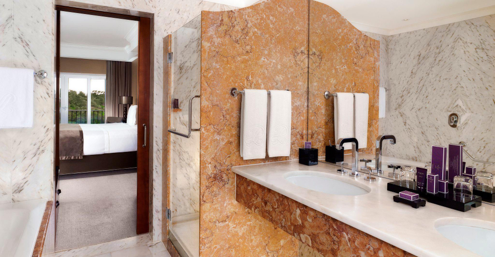 Bathroom 5, Penha Longa, Sintra