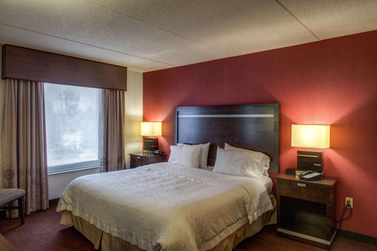 Bedroom 3, Hampton Inn & Suites Detroit / Airport - Romulus, Wayne