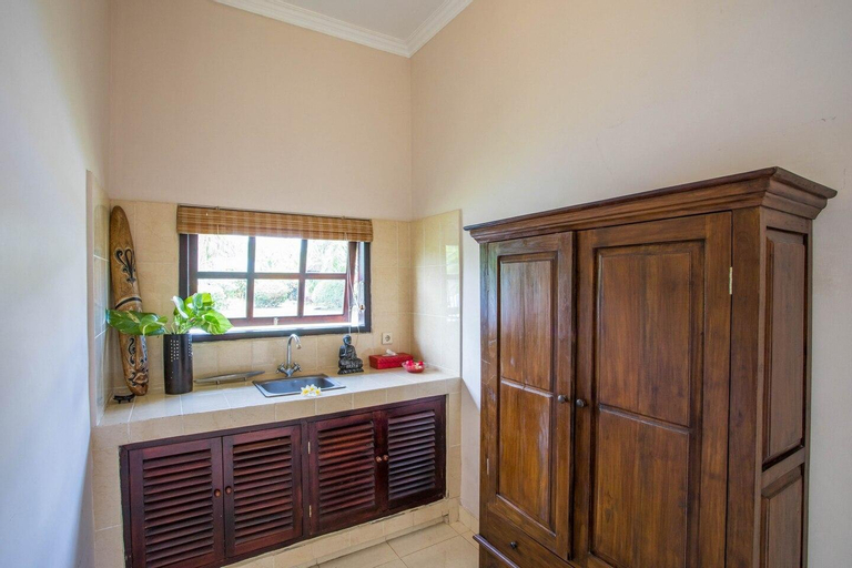 Bedroom, FiveBDR Lovina Beachfront Luxury Private Villa+BBQ, Buleleng
