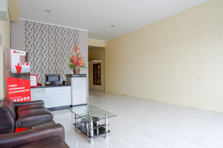 Public Area 2, RedDoorz near Graha Saba Buana Solo, Solo