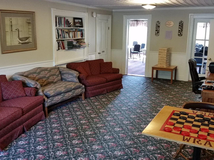 Public Area 2, The Windrifter Resort, Carroll