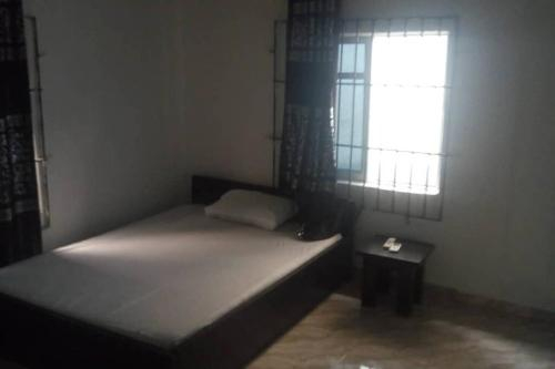 4 Bedroom Private Self service Guest House,in a serene area., Oshimili South