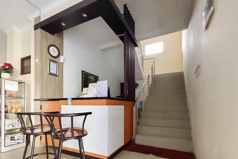 RedDoorz Syariah Plus near Cirebon Super Block Mall 2, Cirebon