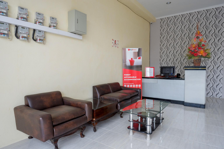 Public Area 2, RedDoorz near Graha Saba Buana Solo, Solo