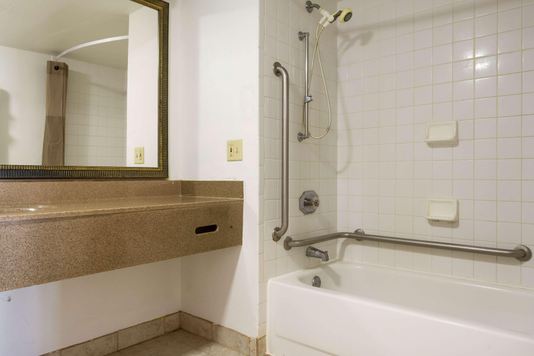 Bathroom, Americas Best Value Inn, Lafayette