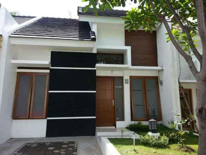 Exterior & Views 3, Two Bedroom Villa 1 at Greenhills Family , Malang