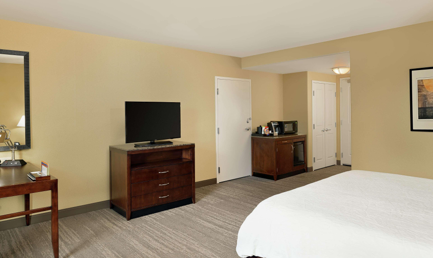 Bedroom 3, Hilton Garden Inn Fontana, San Bernardino