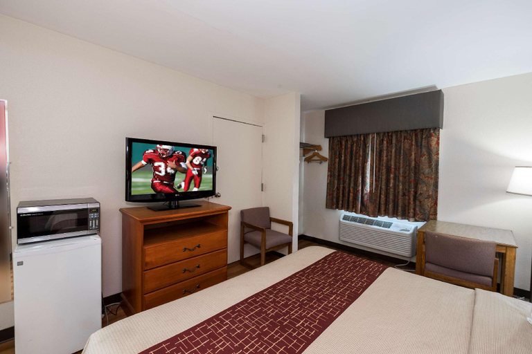 Bedroom 3, Red Roof Inn Denver, Lancaster