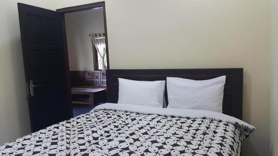 Bedroom 3, Superior Double Bed for 2 at Rumah Cartra 3, Magelang