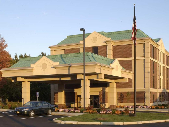 Exterior & Views 2, Hampton Inn Hartford/Airport, Hartford