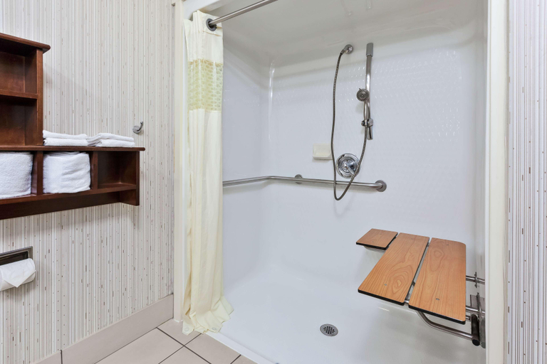 Bathroom 4, Hampton Inn Monroe, Monroe