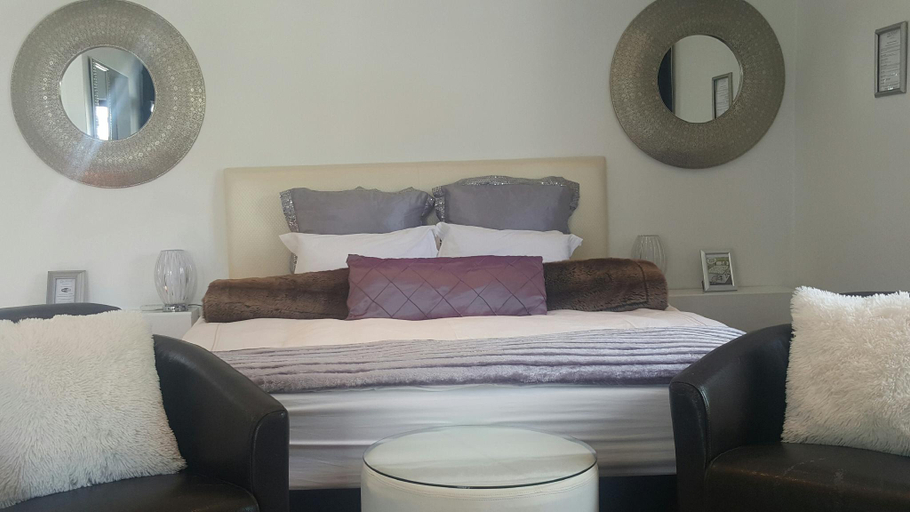 Bedroom 3, De Kloof Luxury Estate Hotel, Overberg