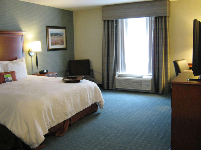 Bedroom 3, Hampton Inn & Suites Hartford/Farmington, Hartford