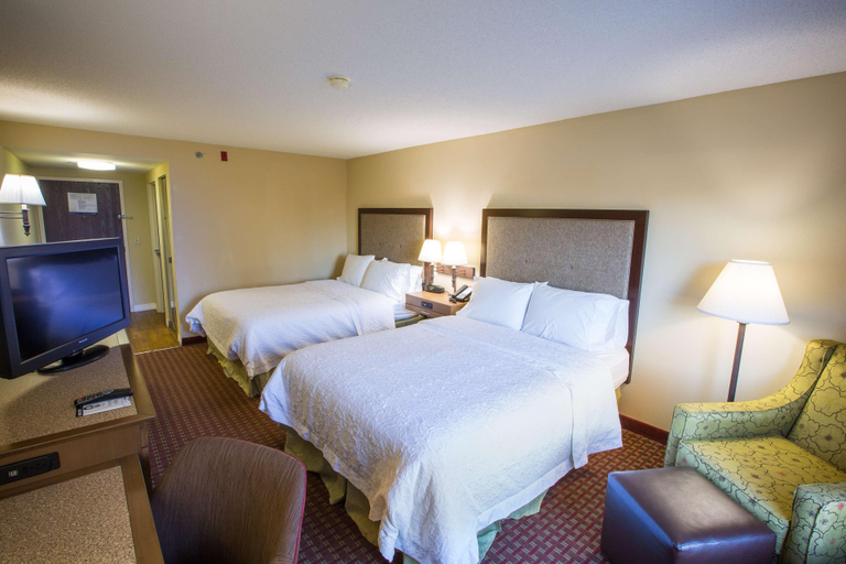 Bedroom 3, Hampton Inn Washington, Beaufort